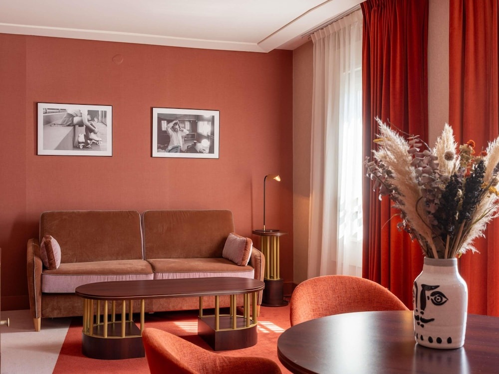 هتل ام گالری نست لا دیفنس